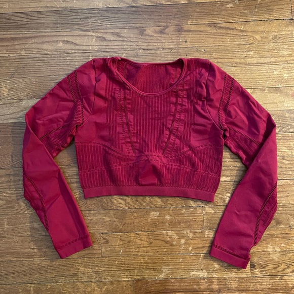 Tops - Women’s Workout Crop Top with Thumbholes